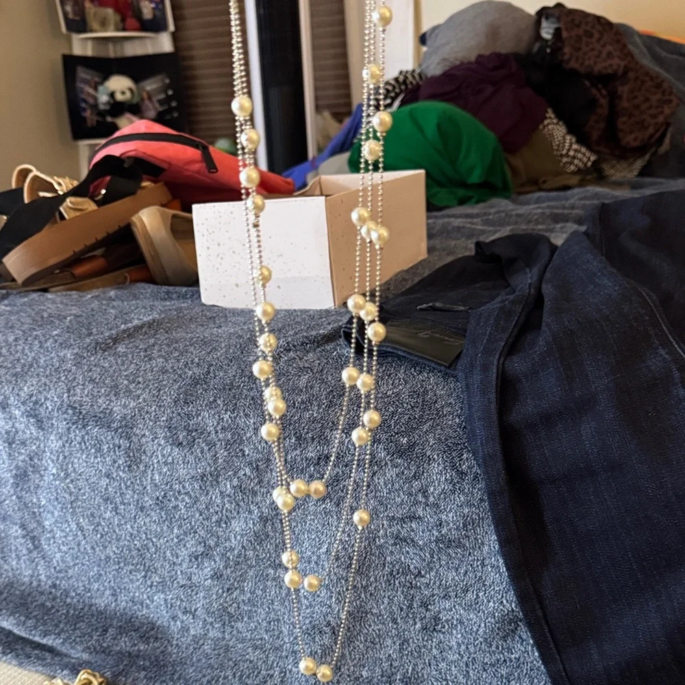 Catherine Malandrino Pearl Necklace with Silver Chain - Picture 4 of 4